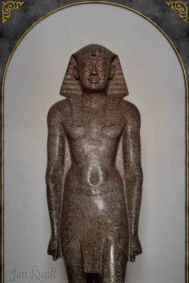 Die Stele des Ptolemaios II Philadelphos – Eine Ode an die Macht und den ägyptischen Gott Osiris!